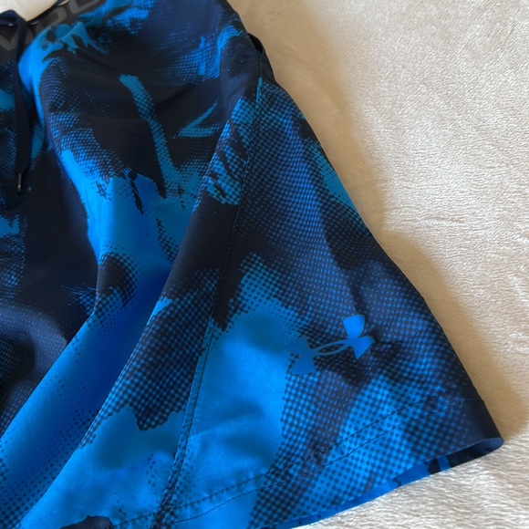 Under Armour Swim Trunks Size Large - Picture 12 of 12